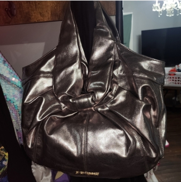 🍂🍁NWOT Rare♡Vintage♡☆Twist of fate☆ Betsey johnson silver bag. - Picture 5 of 10